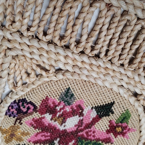 Straw Braided Floral Square Tote Bag in Ivory Woven Beach Shoulder Bag - Picture 4 of 12